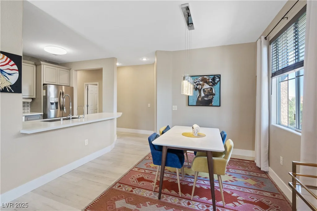 10190 Deerfield Beach, Las Vegas, NV 89129