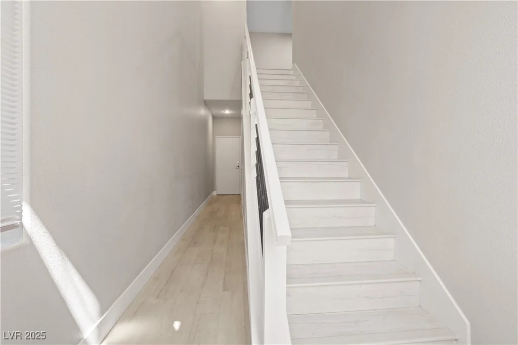 10190 Deerfield Beach, Las Vegas, NV 89129