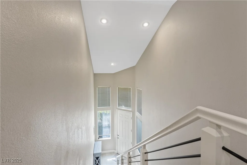 10190 Deerfield Beach, Las Vegas, NV 89129