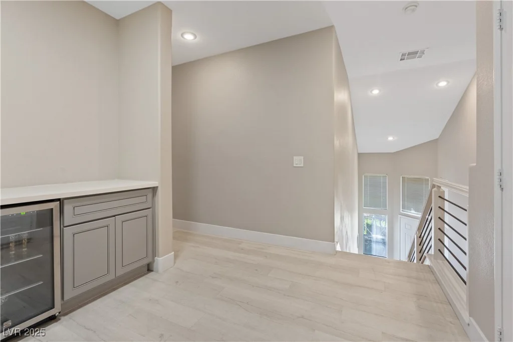 10190 Deerfield Beach, Las Vegas, NV 89129