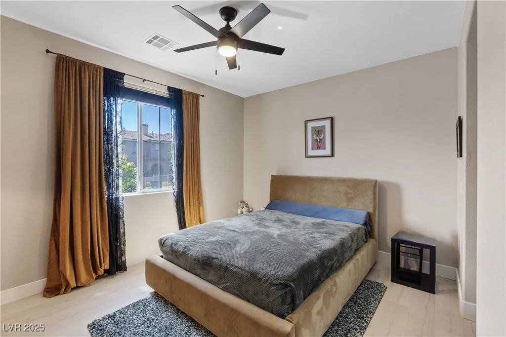 10190 Deerfield Beach, Las Vegas, NV 89129