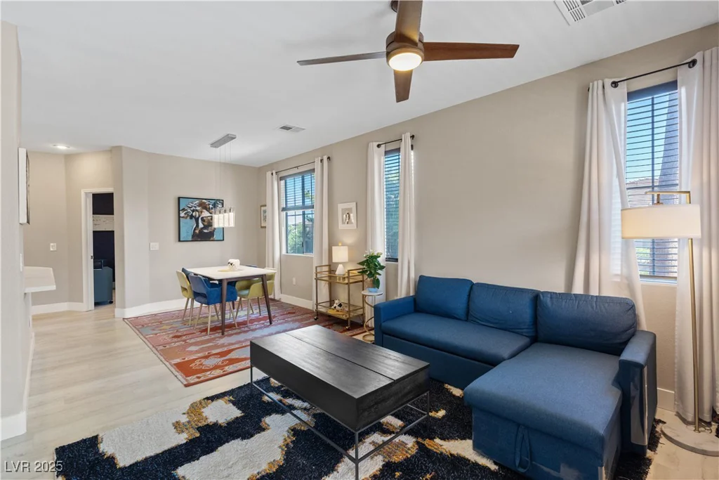 10190 Deerfield Beach, Las Vegas, NV 89129