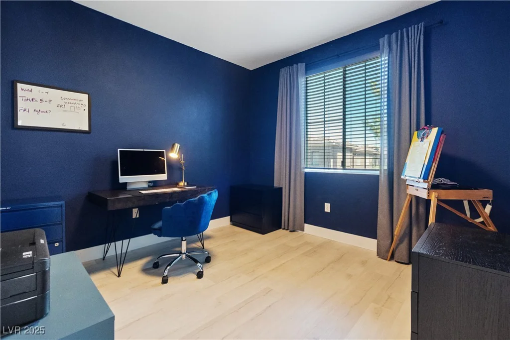 10190 Deerfield Beach, Las Vegas, NV 89129
