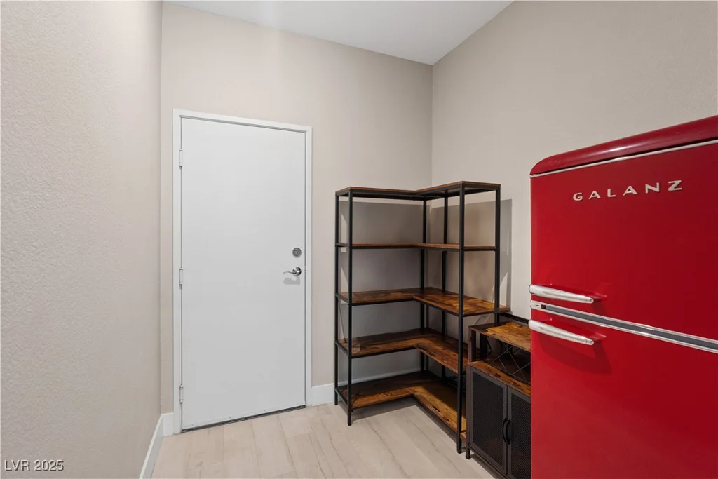 10190 Deerfield Beach, Las Vegas, NV 89129
