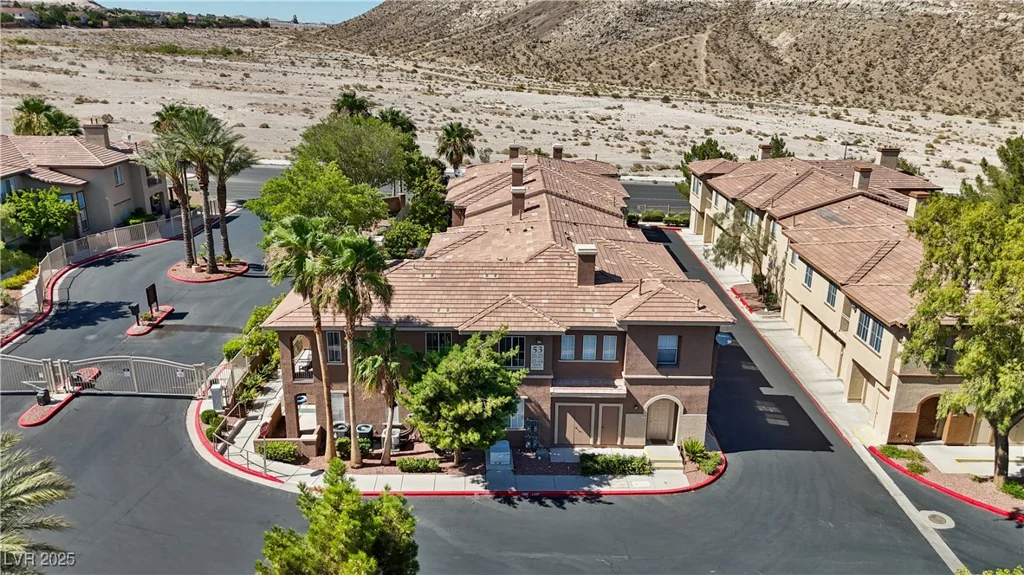 10190 Deerfield Beach, Las Vegas, NV 89129