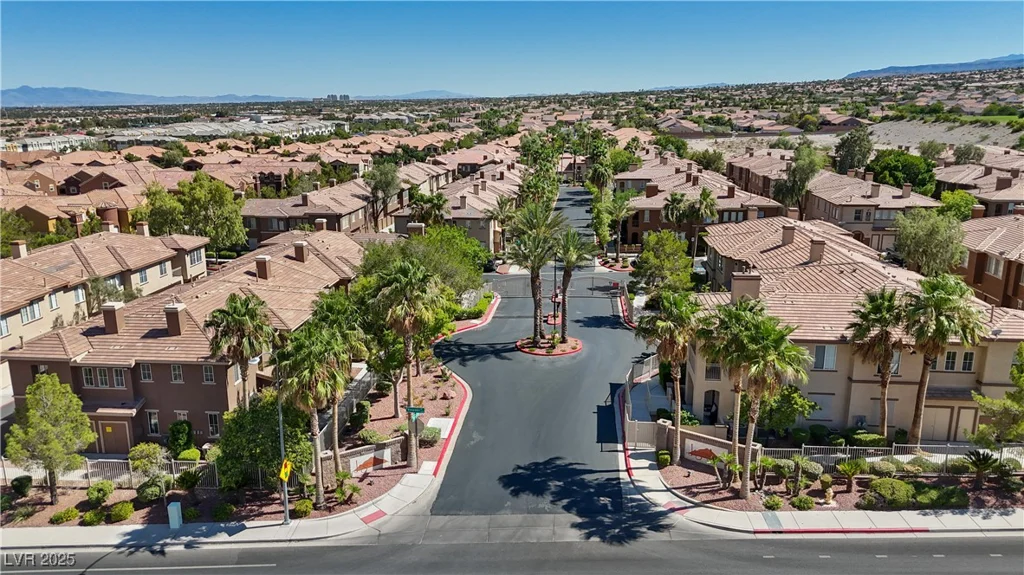 10190 Deerfield Beach, Las Vegas, NV 89129