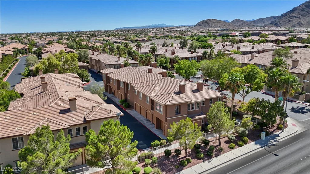 10190 Deerfield Beach, Las Vegas, NV 89129