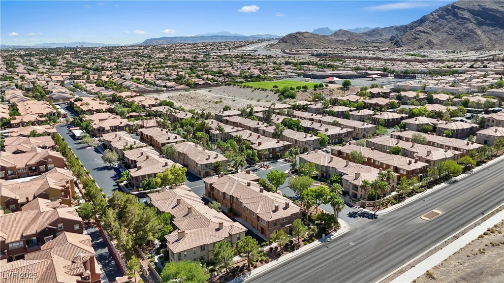 10190 Deerfield Beach, Las Vegas, NV 89129