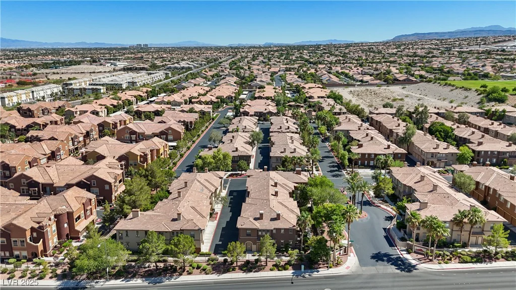 10190 Deerfield Beach, Las Vegas, NV 89129