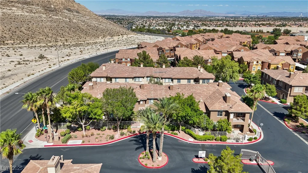 10190 Deerfield Beach, Las Vegas, NV 89129