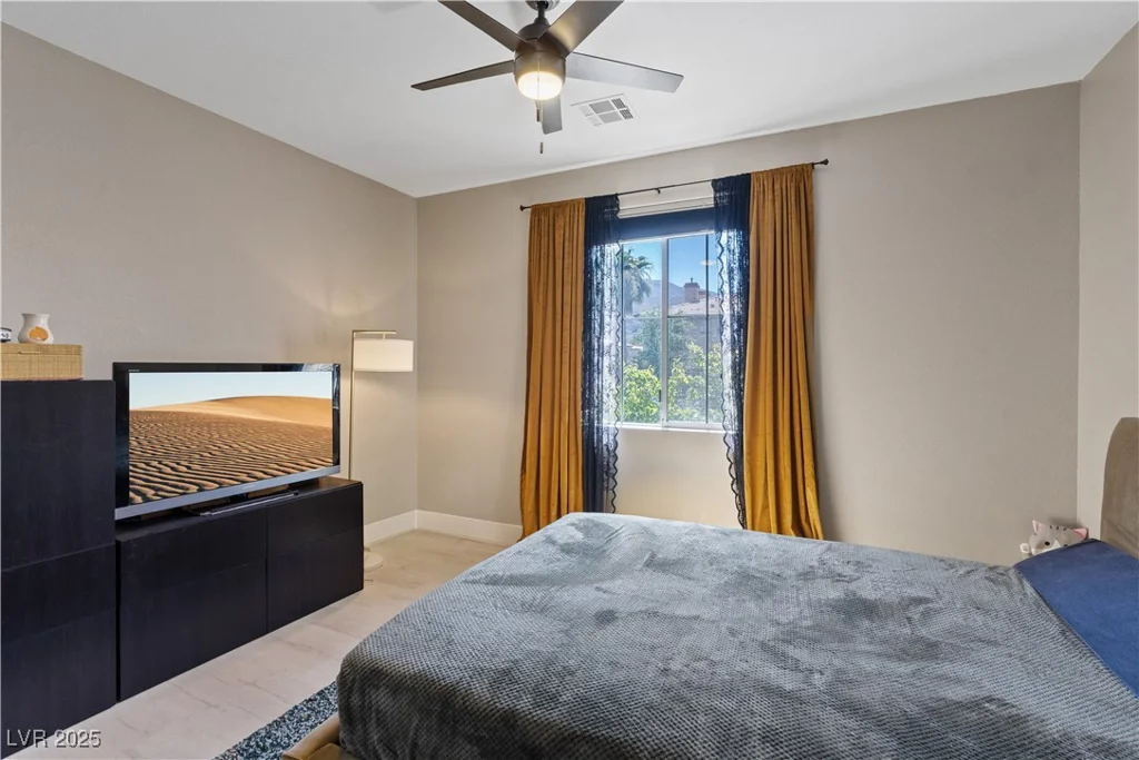 10190 Deerfield Beach, Las Vegas, NV 89129