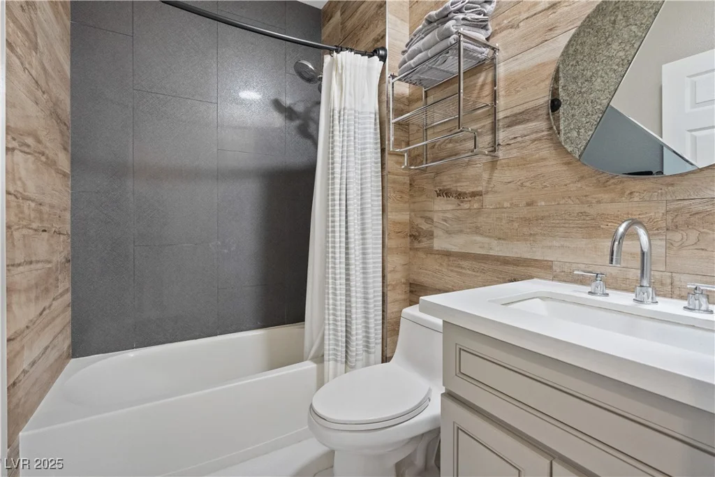 10190 Deerfield Beach, Las Vegas, NV 89129