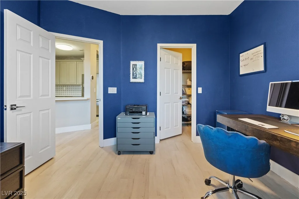 10190 Deerfield Beach, Las Vegas, NV 89129