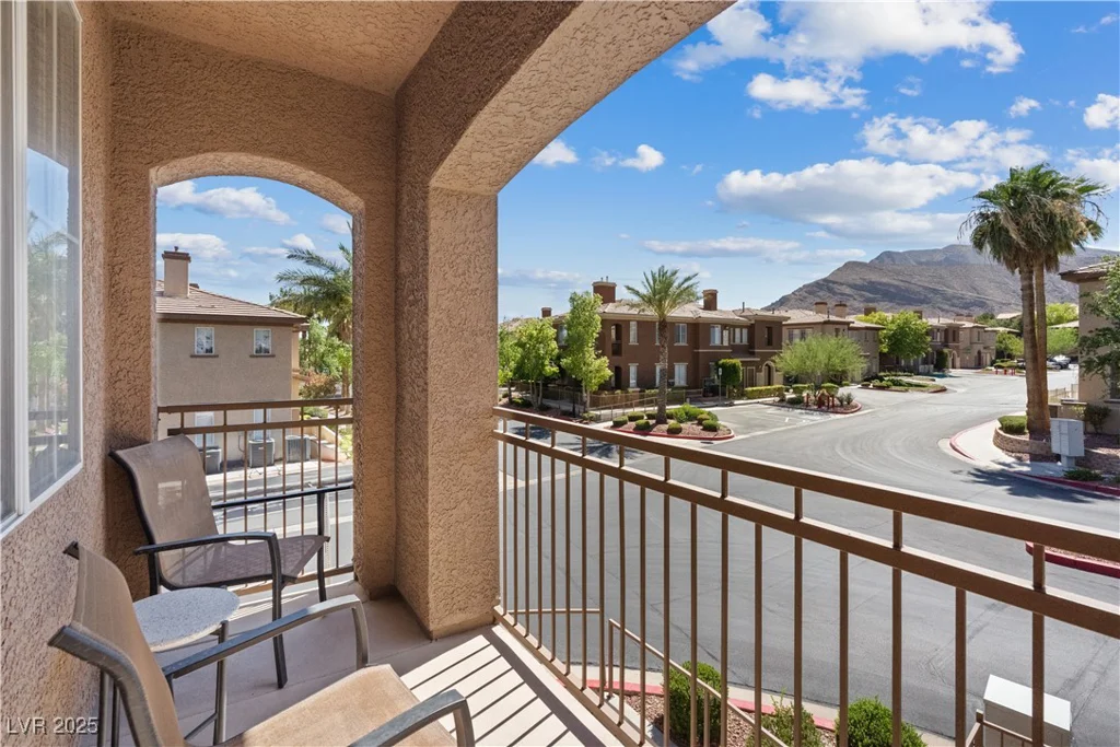 10190 Deerfield Beach, Las Vegas, NV 89129