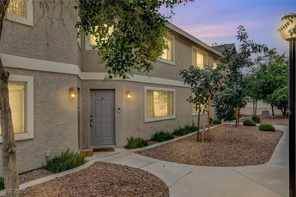 100 Crestline, Las Vegas, NV 89107