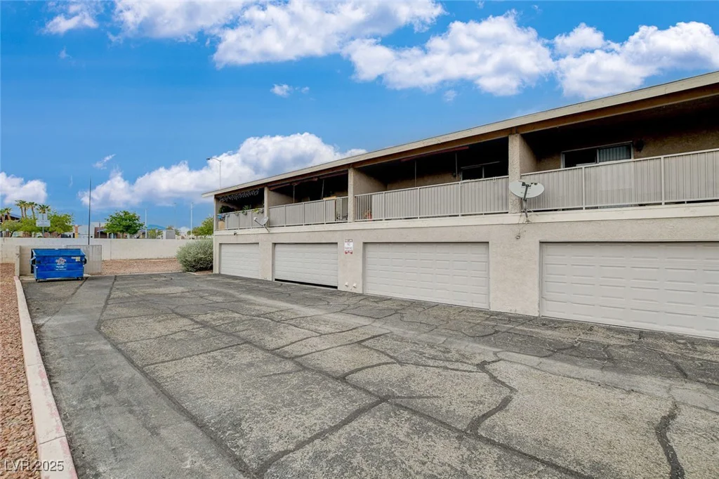 100 Crestline, Las Vegas, NV 89107