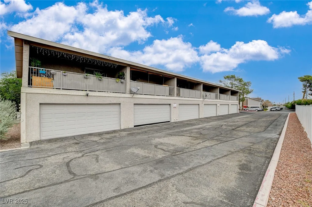 100 Crestline, Las Vegas, NV 89107