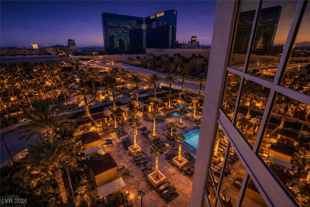 145 HARMON, Las Vegas, NV 89109
