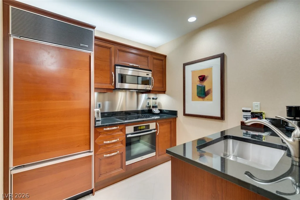 145 HARMON, Las Vegas, NV 89109