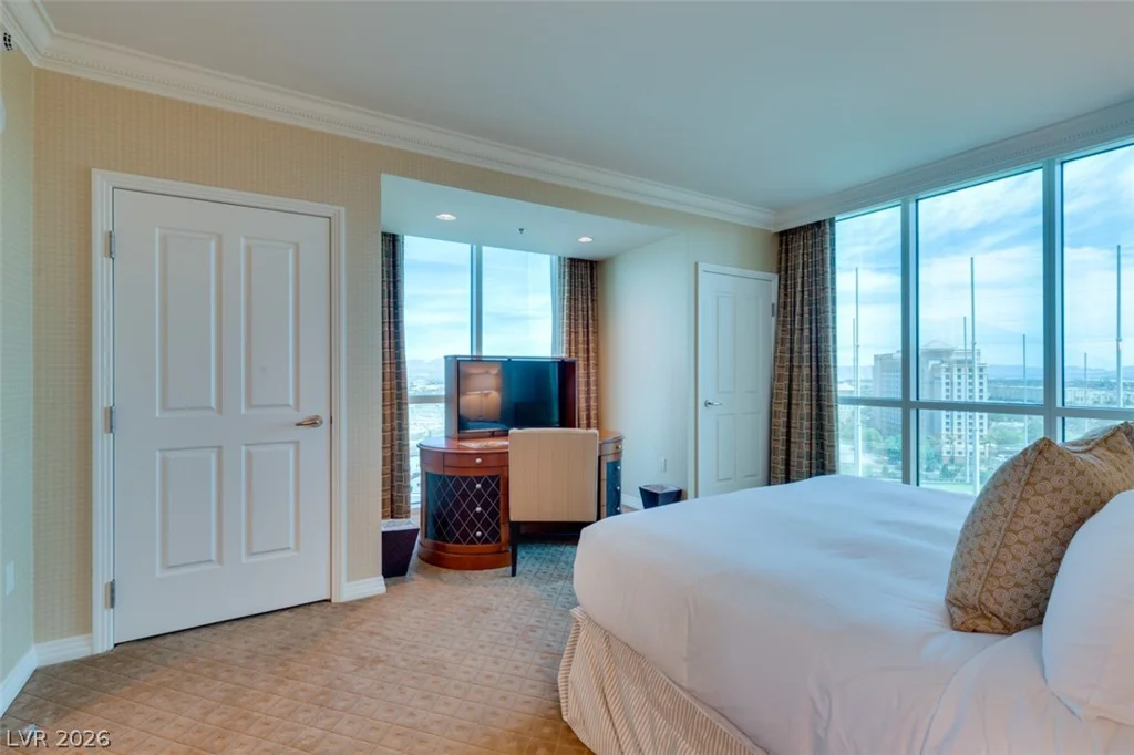 145 HARMON, Las Vegas, NV 89109