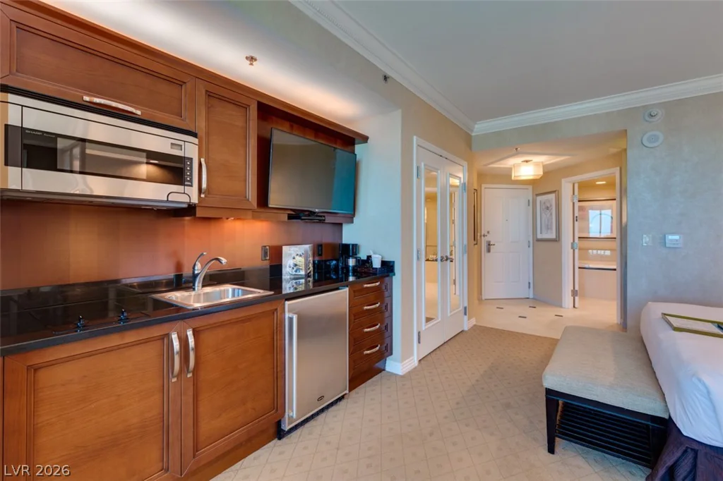 145 HARMON, Las Vegas, NV 89109
