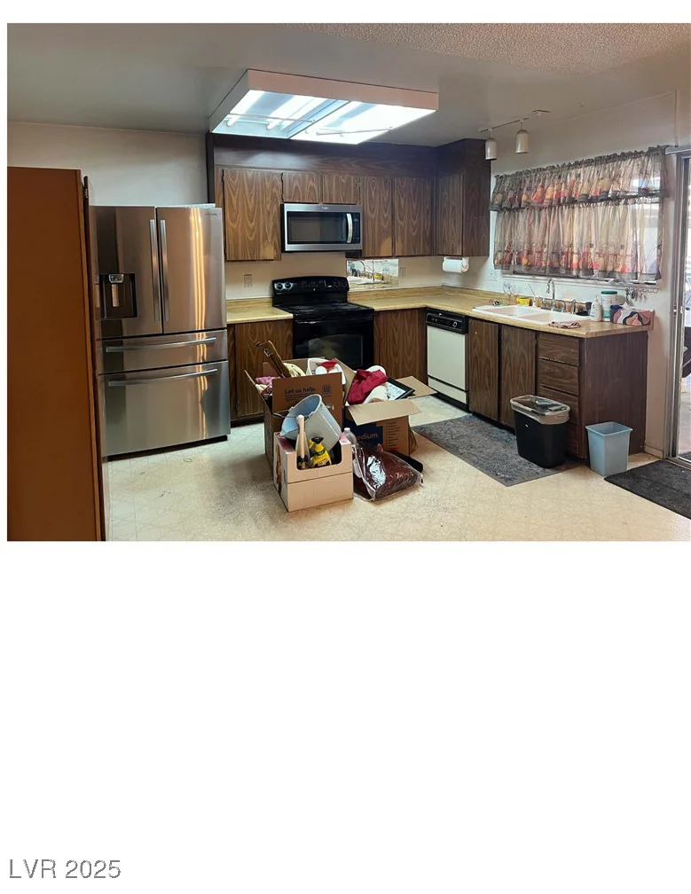 2414 Paradise Village, Las Vegas, NV 89120