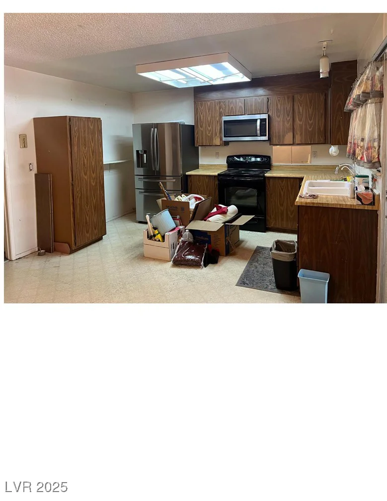 2414 Paradise Village, Las Vegas, NV 89120