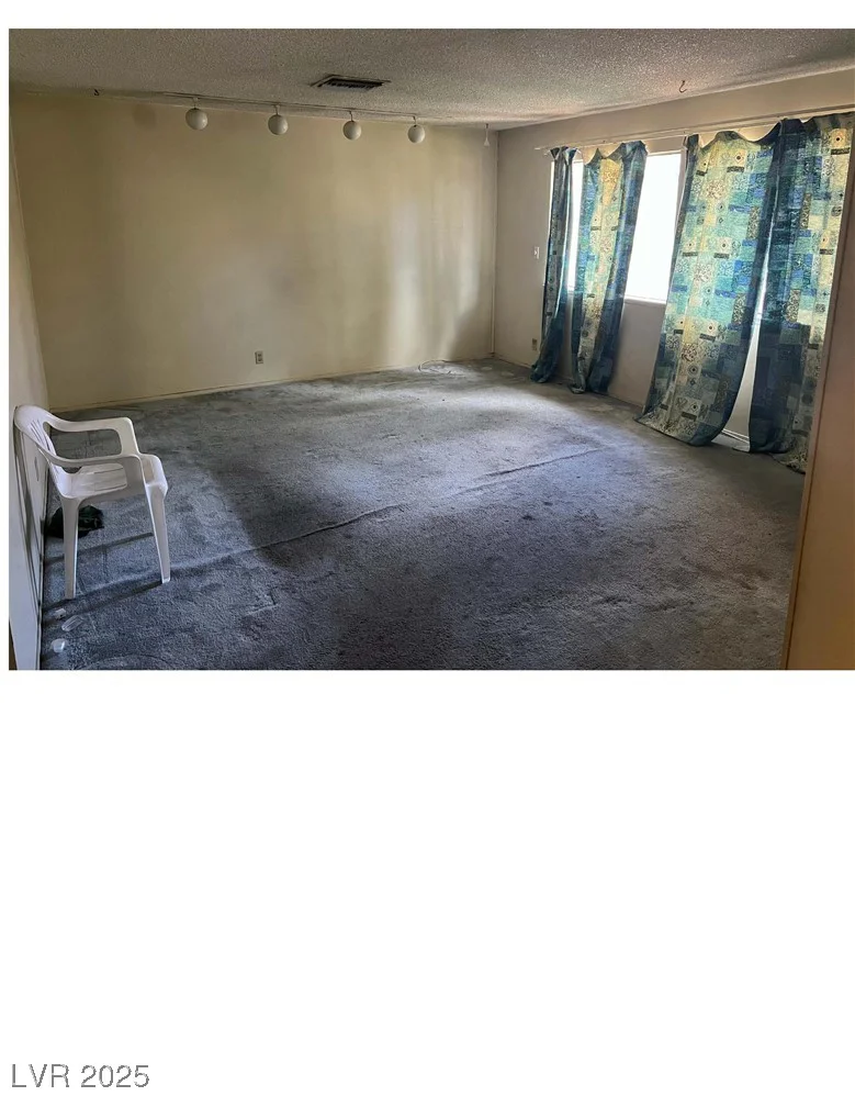 2414 Paradise Village, Las Vegas, NV 89120