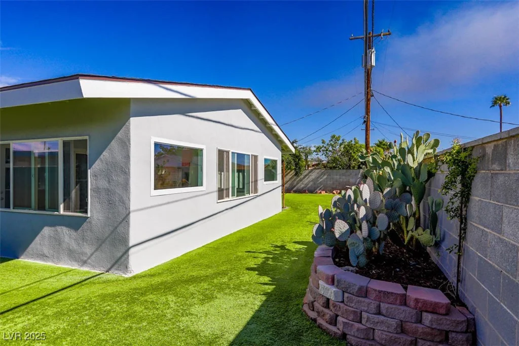 604 Mayfield, Las Vegas, NV 89107