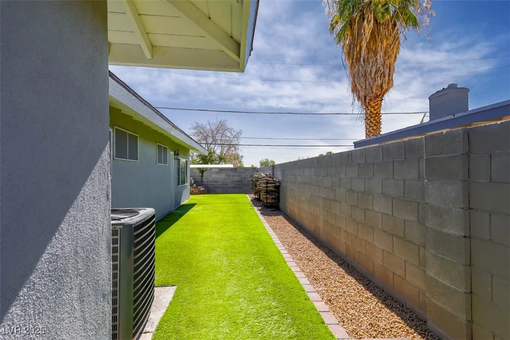 604 Mayfield, Las Vegas, NV 89107