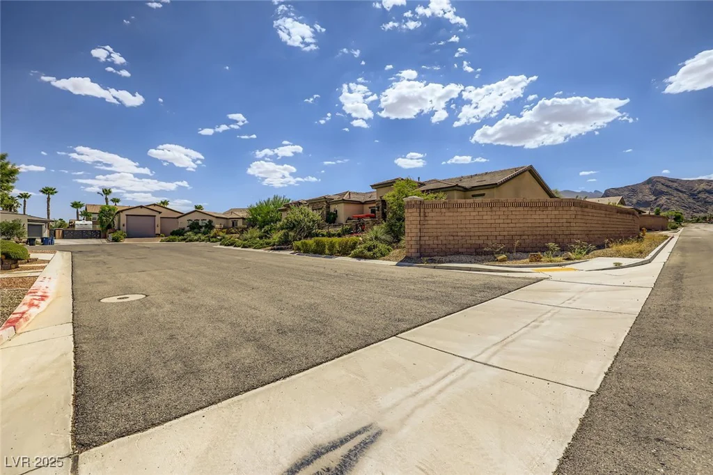 8985 Helena, Las Vegas, NV 89129