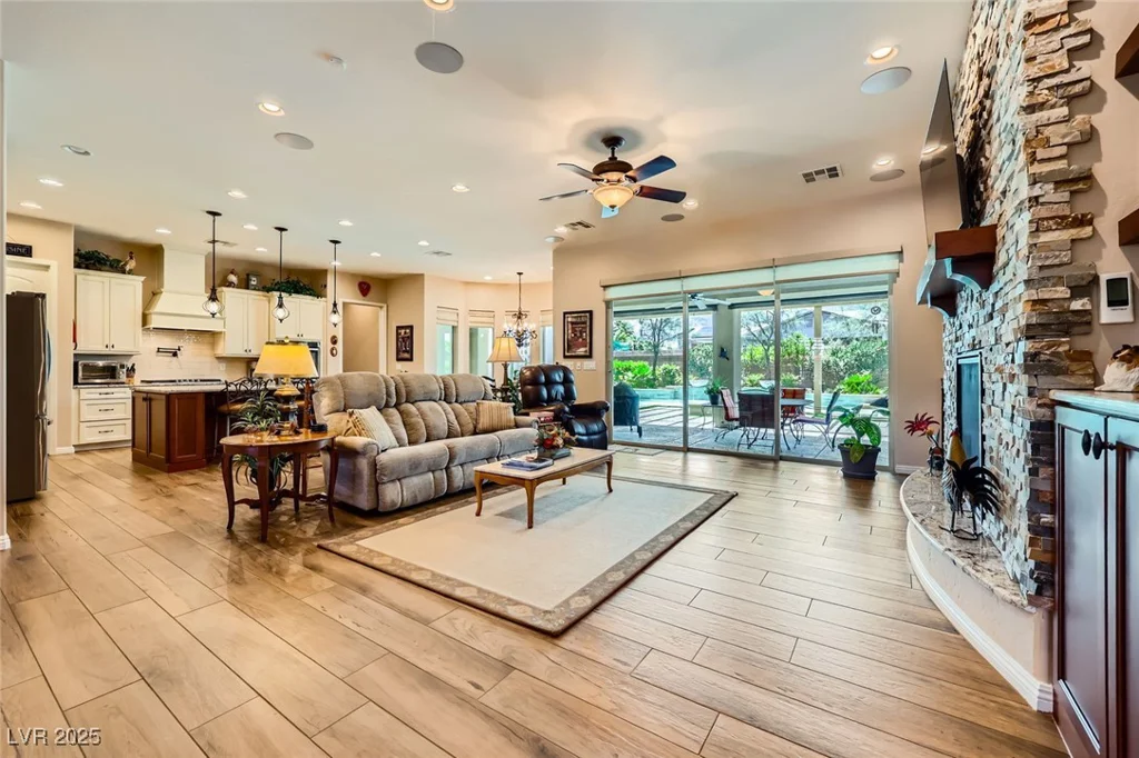 8985 Helena, Las Vegas, NV 89129