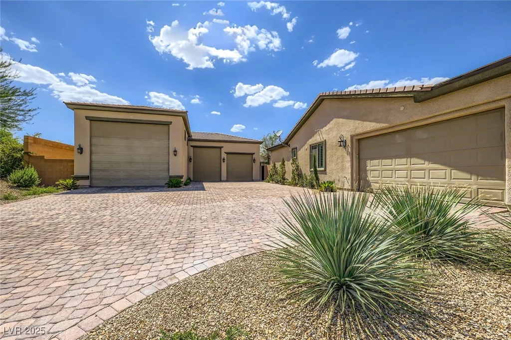8985 Helena, Las Vegas, NV 89129