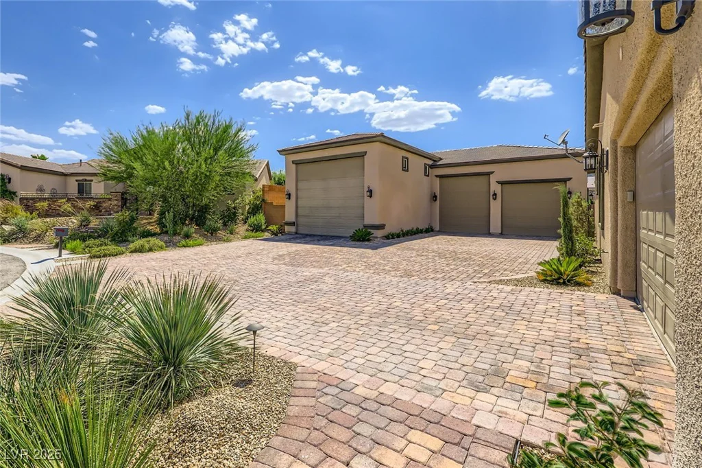 8985 Helena, Las Vegas, NV 89129