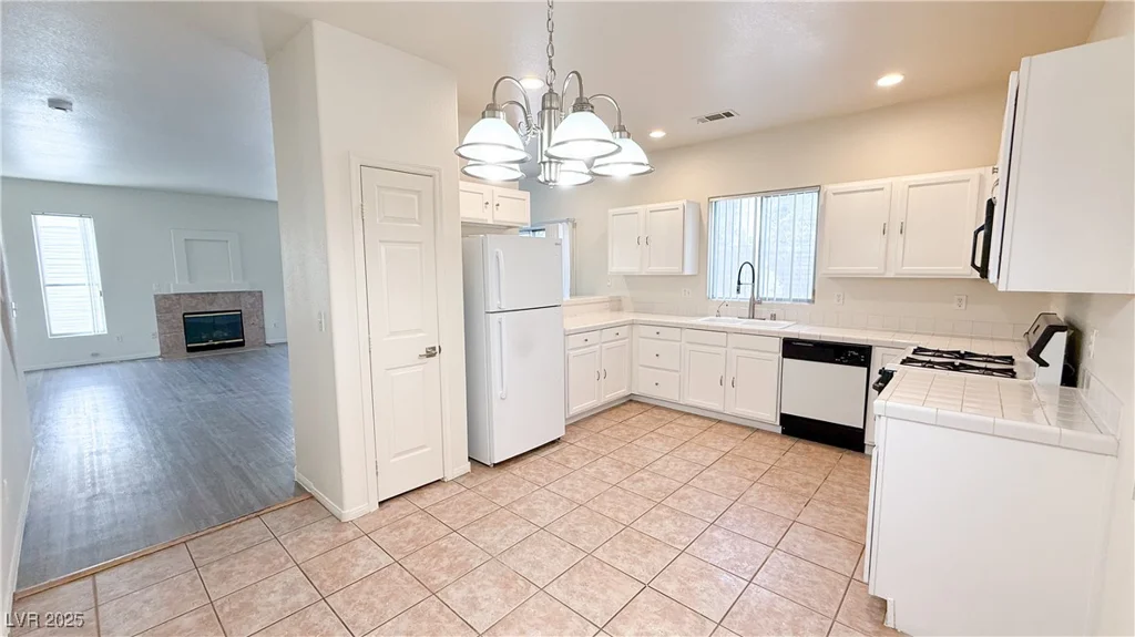 5933 Royal Castle, Las Vegas, NV 89130