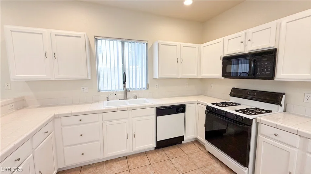 5933 Royal Castle, Las Vegas, NV 89130