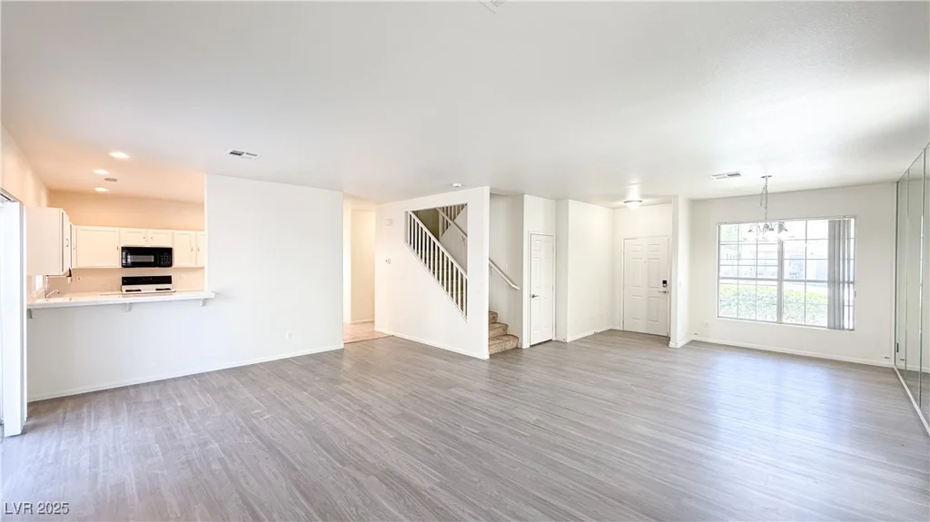 5933 Royal Castle, Las Vegas, NV 89130