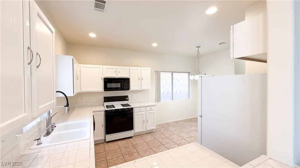 5933 Royal Castle, Las Vegas, NV 89130