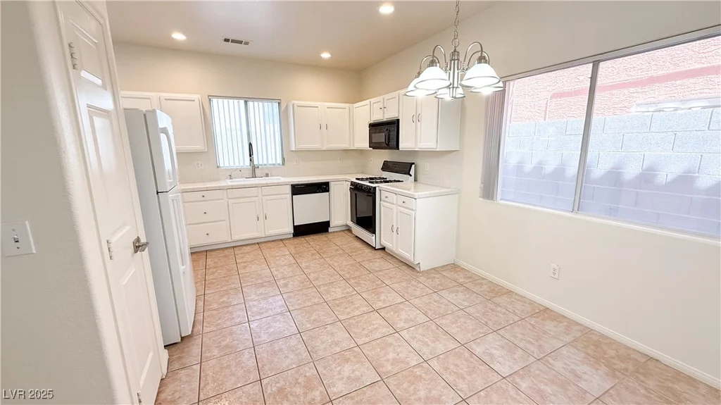 5933 Royal Castle, Las Vegas, NV 89130