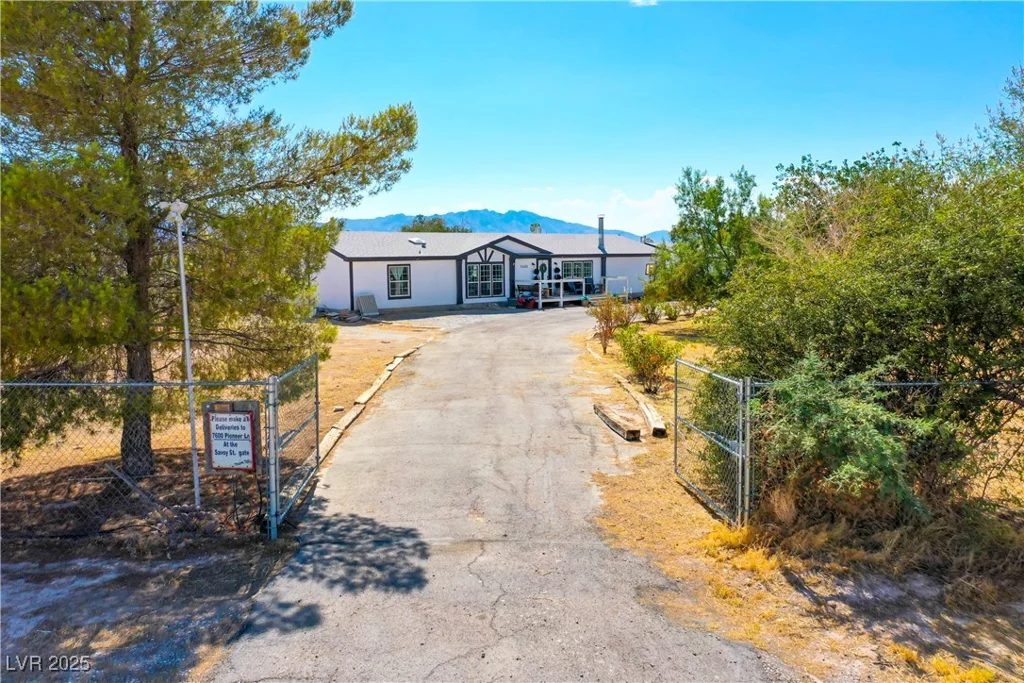 7600 Pioneer, Pahrump, NV 89061