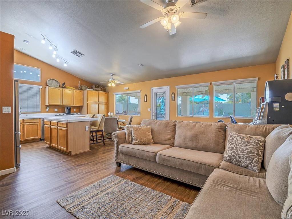 3591 Yorba Linda, Las Vegas, NV 89122