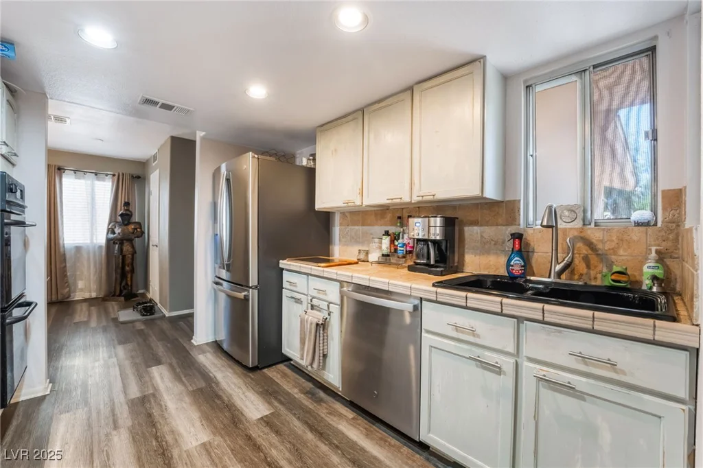 3890 White Horse, Las Vegas, NV 89115