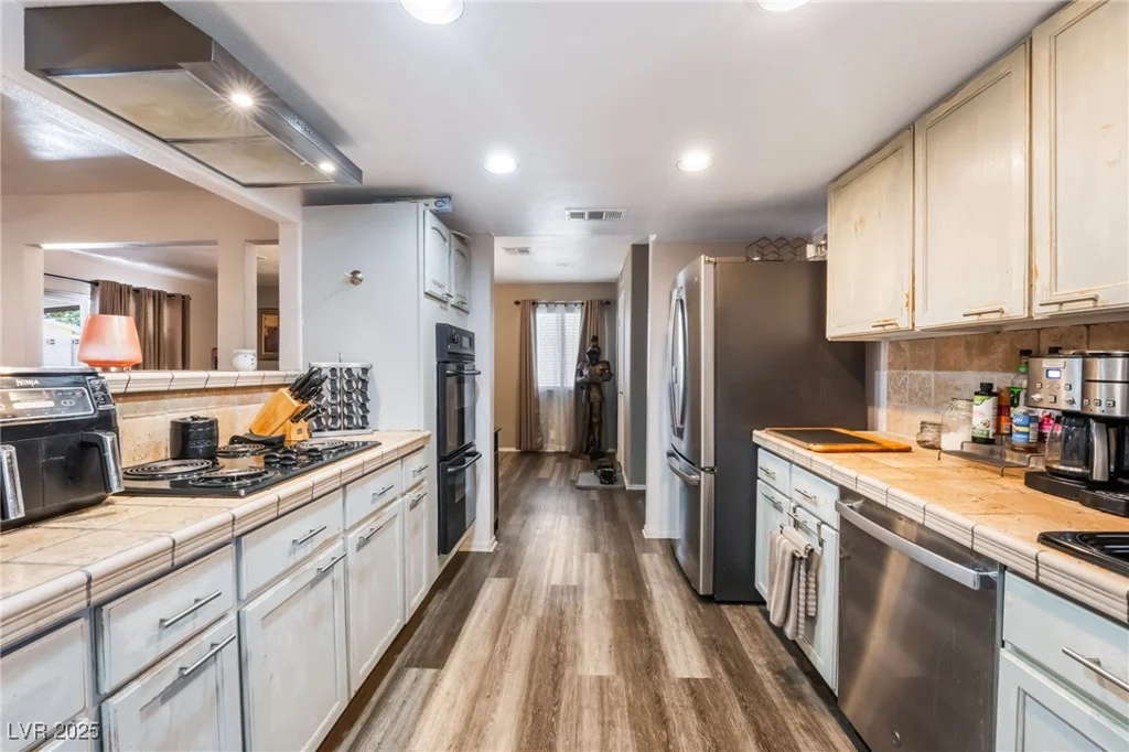 3890 White Horse, Las Vegas, NV 89115