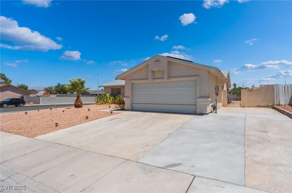 3890 White Horse, Las Vegas, NV 89115