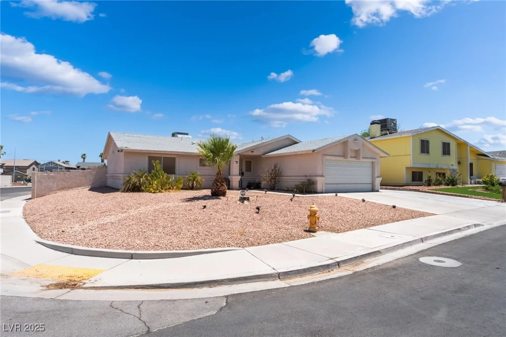 3890 White Horse, Las Vegas, NV 89115