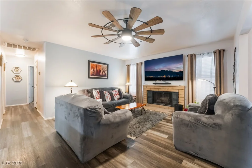 3890 White Horse, Las Vegas, NV 89115