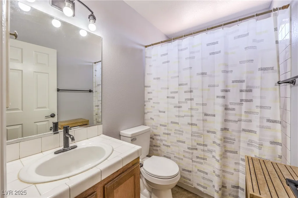 7921 Pottery Creek, Las Vegas, NV 89128