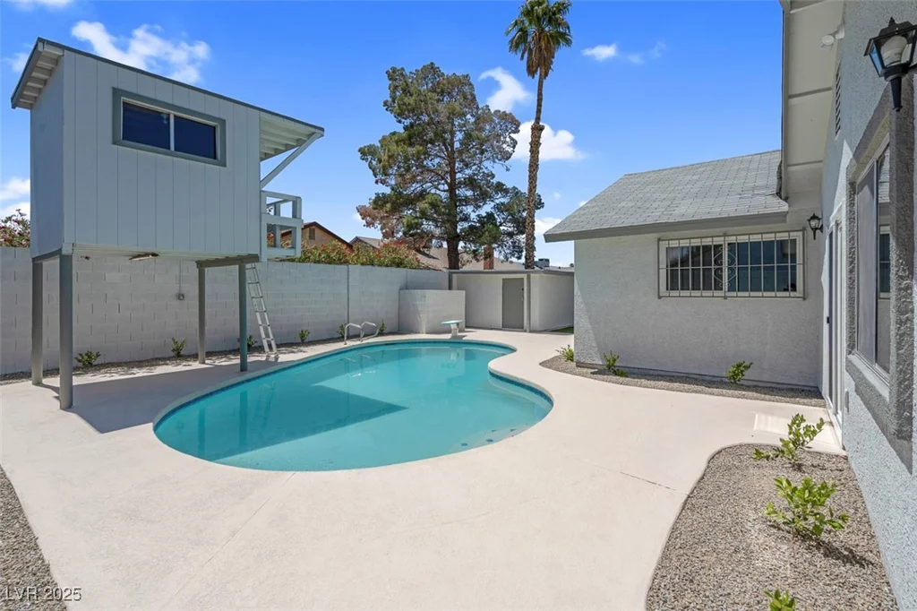 6181 Cedarwood, Las Vegas, NV 89103