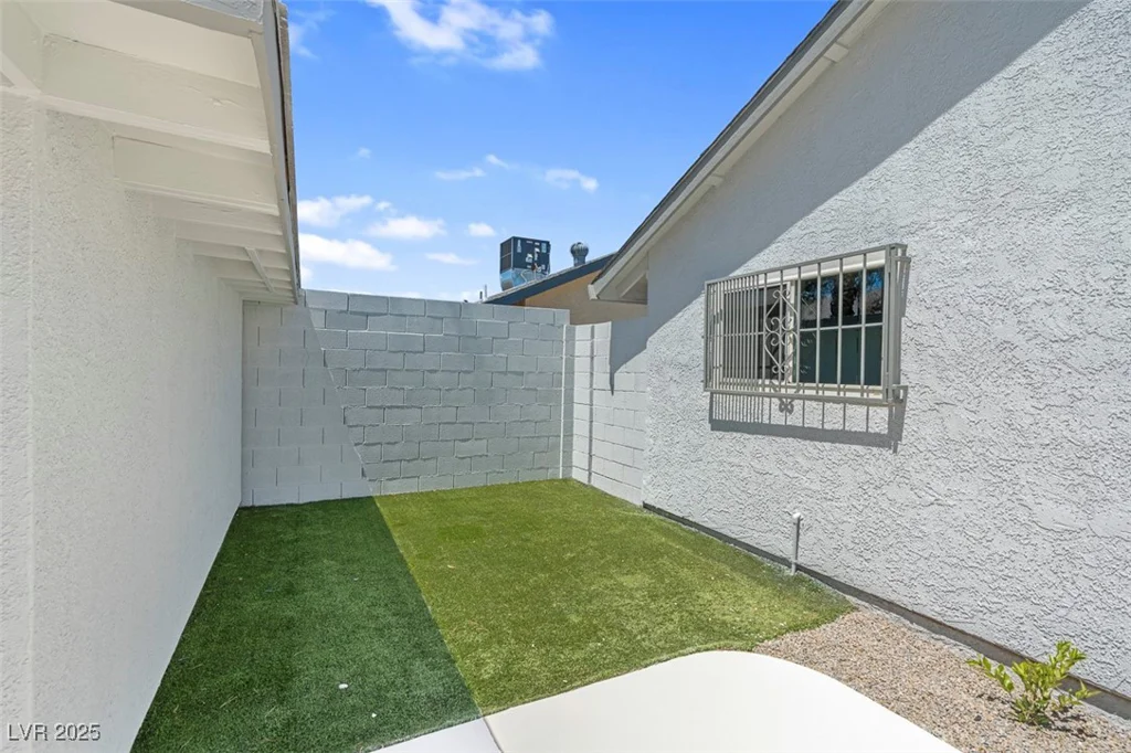 6181 Cedarwood, Las Vegas, NV 89103