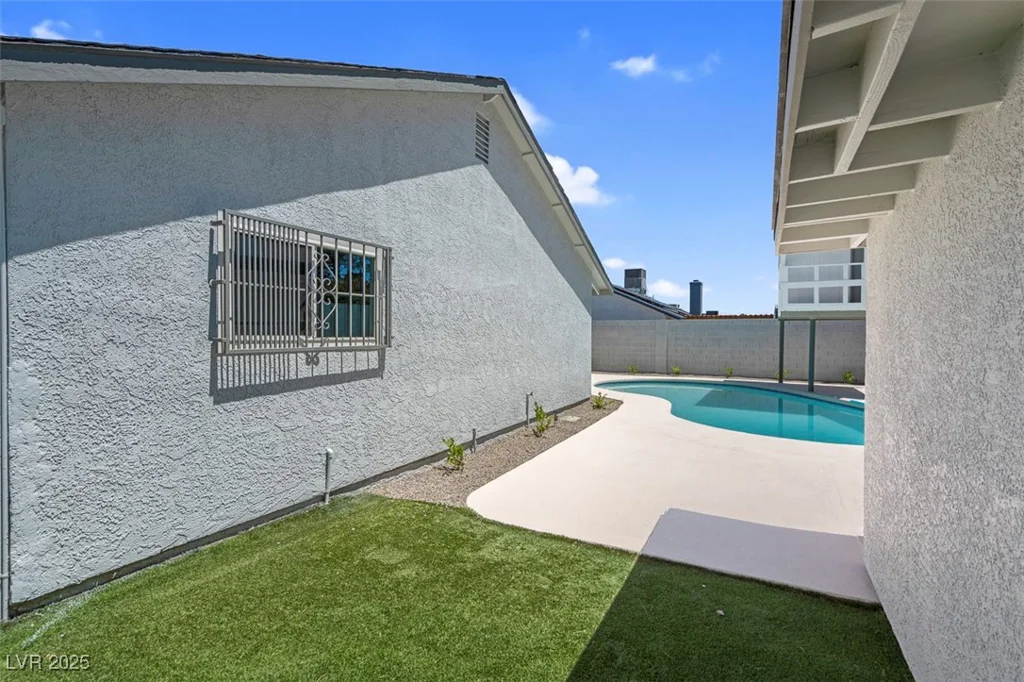 6181 Cedarwood, Las Vegas, NV 89103